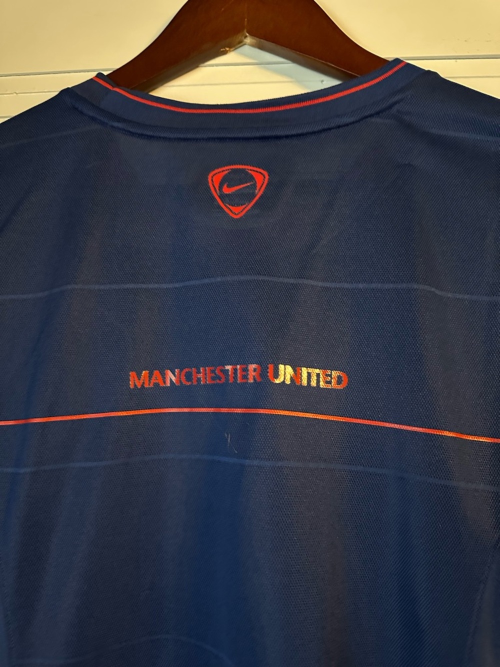 Manchester United Nike Blue Athletic FitDry Jersey with Red Trim - Picture 4 of 5